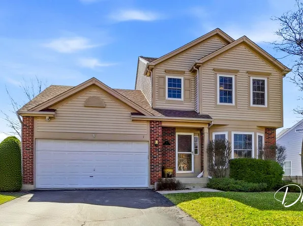 7 E Dahlia Ln, Round Lake Beach, IL 60073