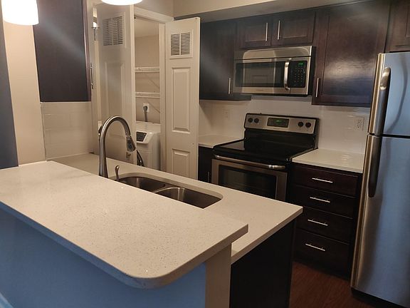 4th image of 905 Washington St APT 303