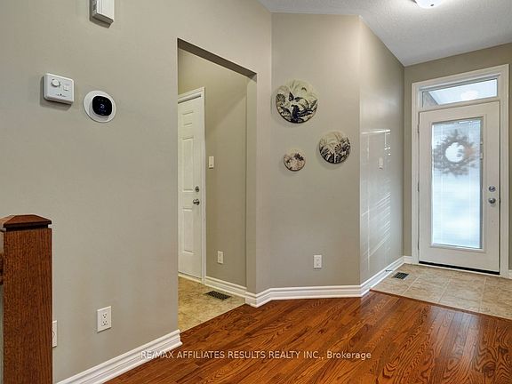 4th image of 248 Bulrush Cres