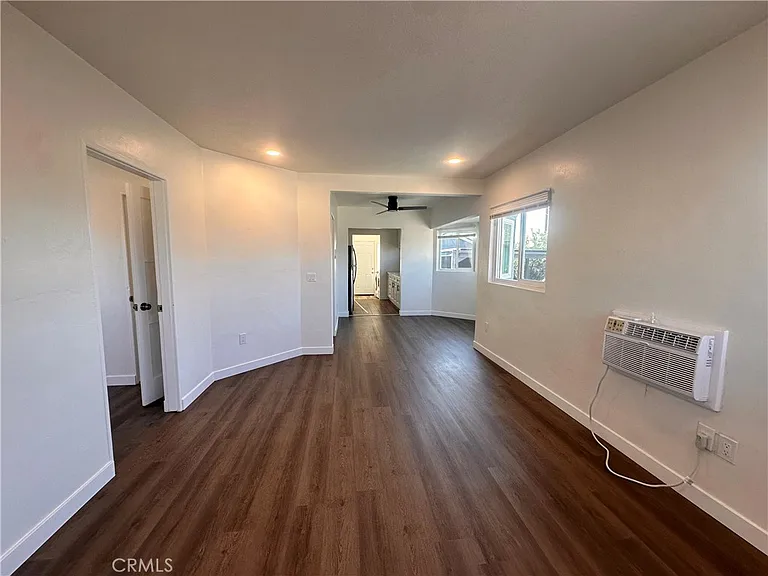 314 Wilshire Pl — Photo 6