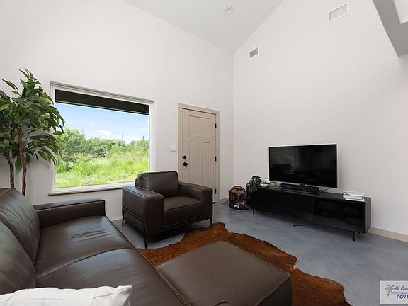 4th image of 32511 San Roman Rd