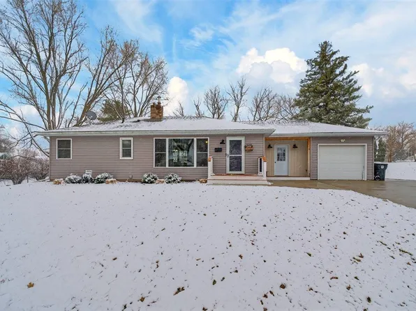 3119 Cadillac Dr, Cedar Falls, IA 50613