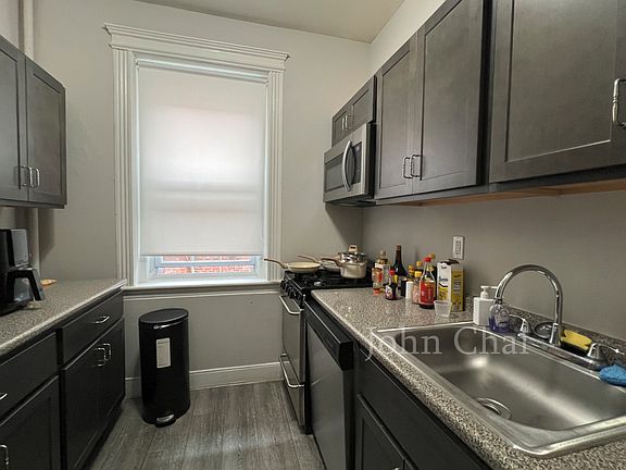 3rd image of 55 Linden St APT 4