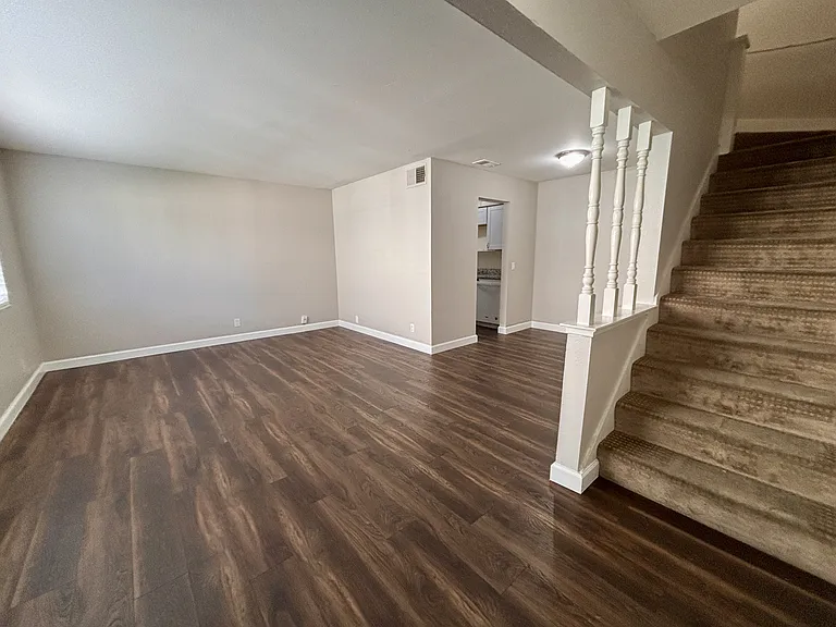 1055 Mohr Ln #B — Photo 6