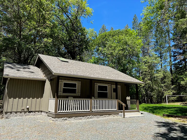 310 Jaynes Dr — Photo 1