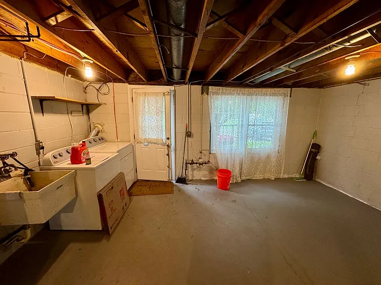 244 E Commons Dr — Photo 4