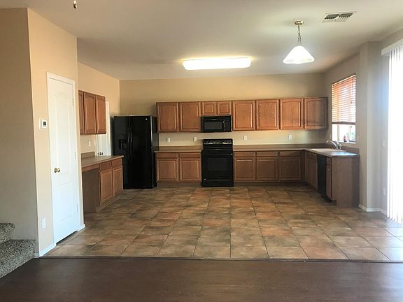 3rd image of 2914 W Donner Dr