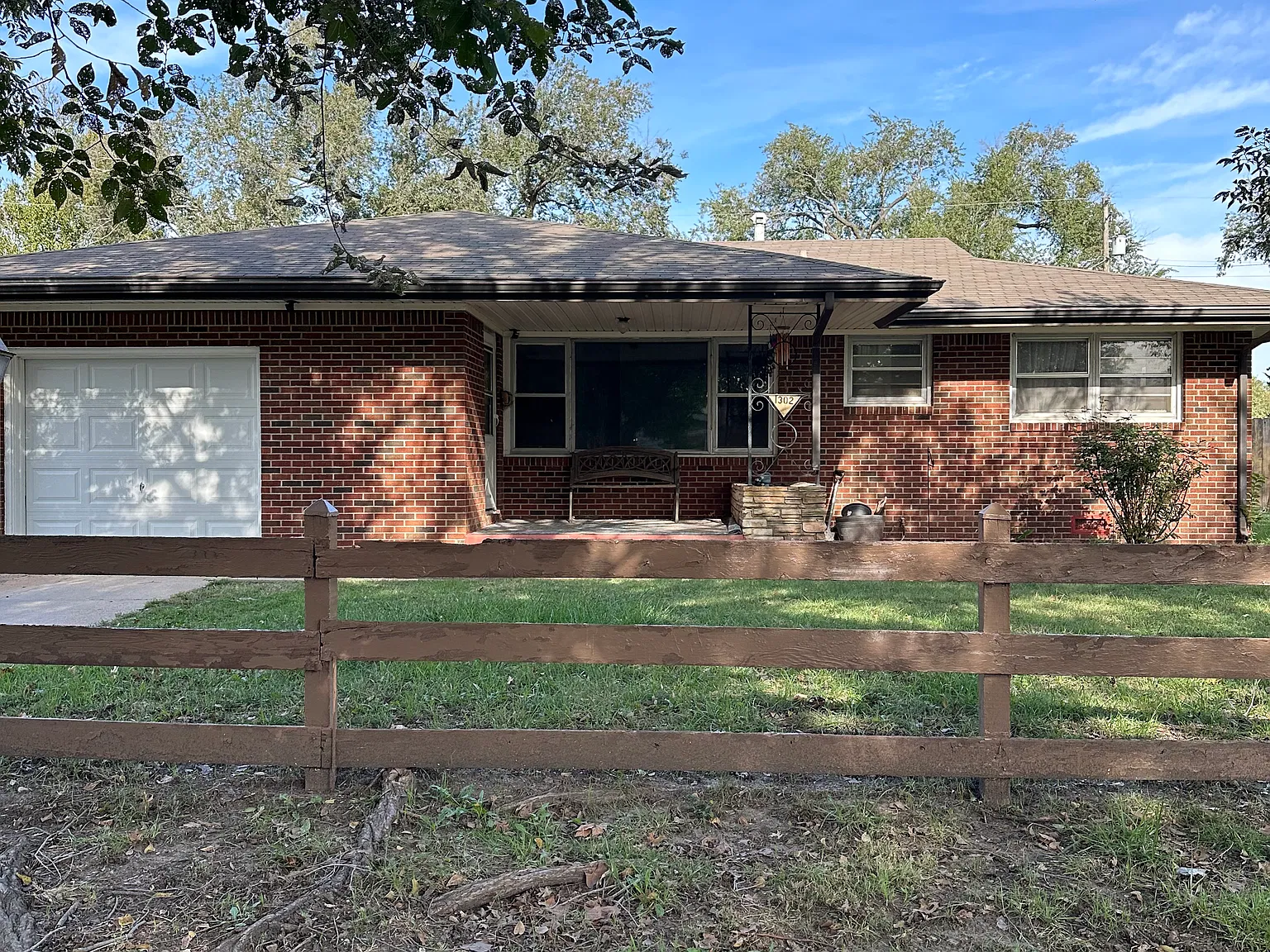 3 bed, 1218 sqft, $1,350 — Photo 1