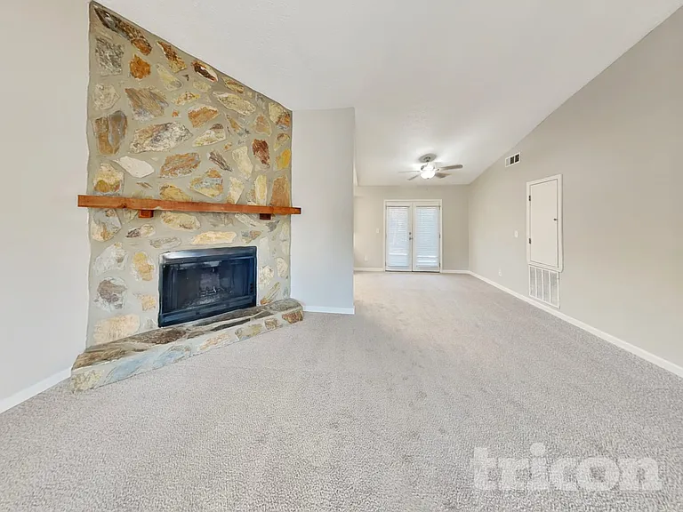 308 Knollwood Ln — Photo 3