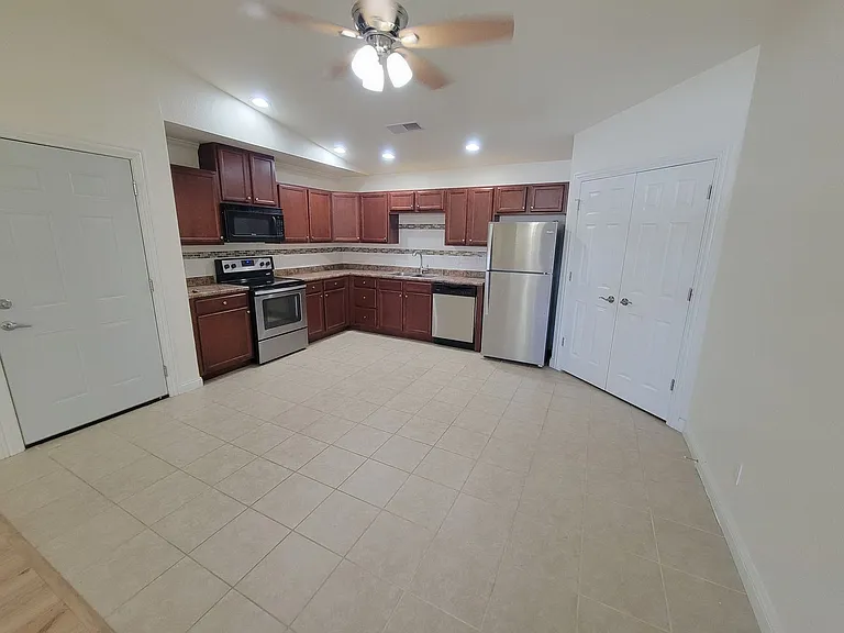 Frostwood Apartments — Photo 14