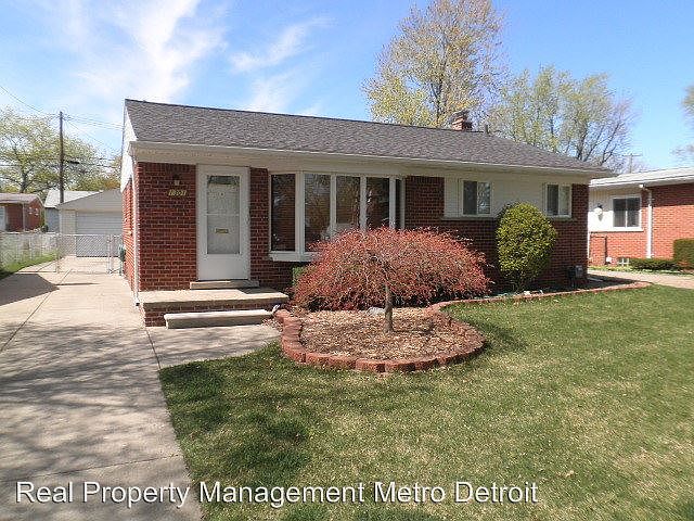 1st image of 1301 N Selfridge Blvd