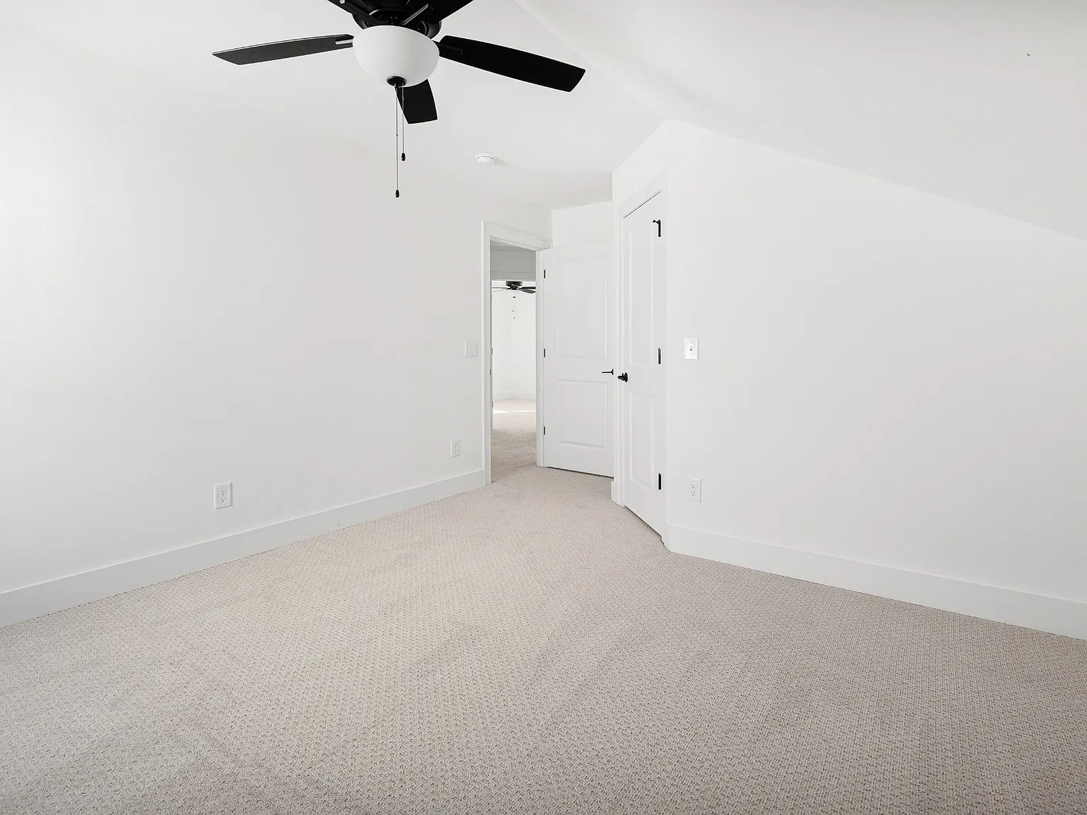 4 bed, 2.5 bath, 2429 sqft, $2,950 — Photo 3
