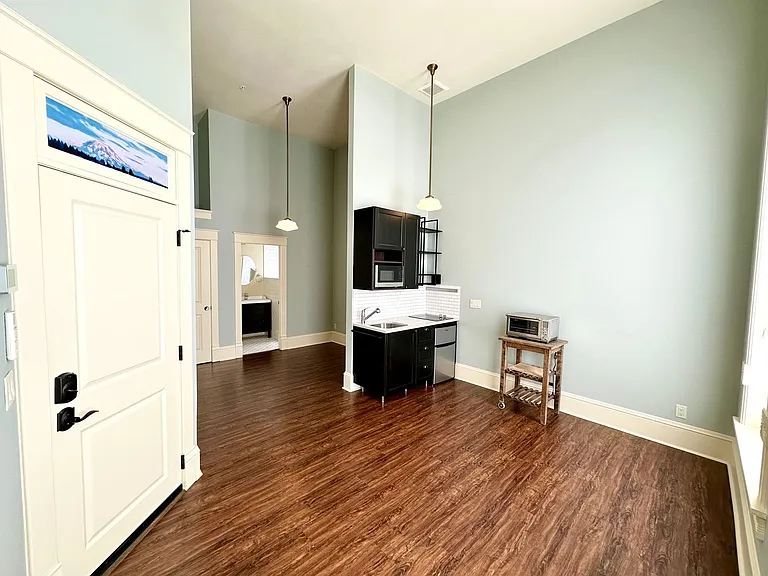 307 N Pearl St — Photo 3