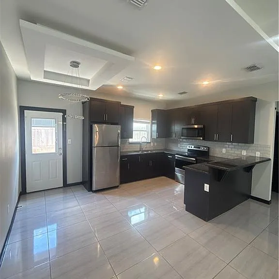 809 E La Cantera Ave #4 — Photo 3