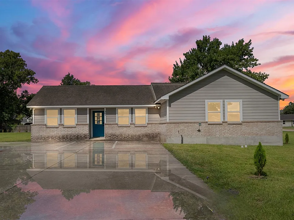 902 Waco St