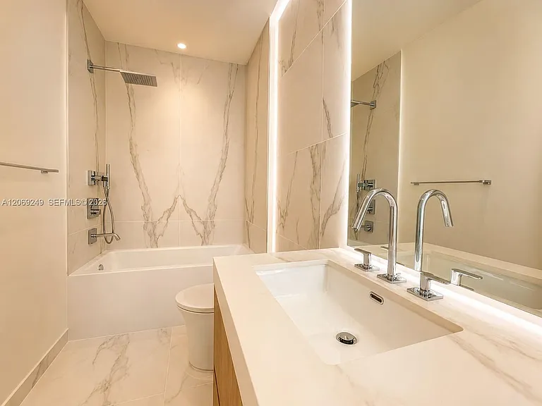 1400 Biscayne Blvd #1807 — Photo 13
