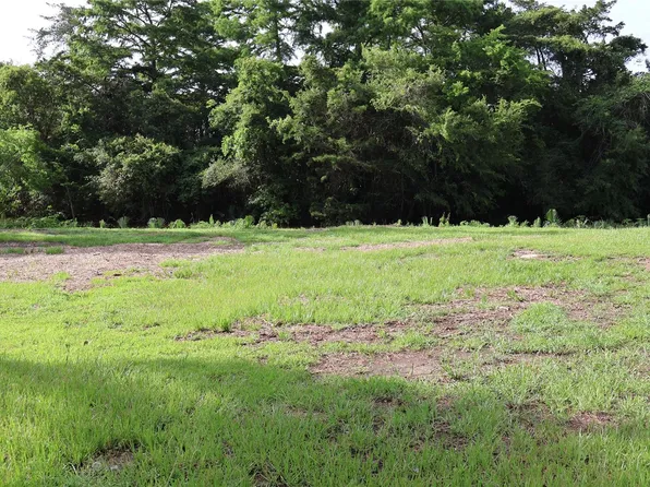 9 S Bayou Bend Dr, Baytown, TX 77521