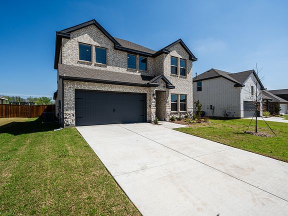 3rd image of 2217 Maple Ridge Dr