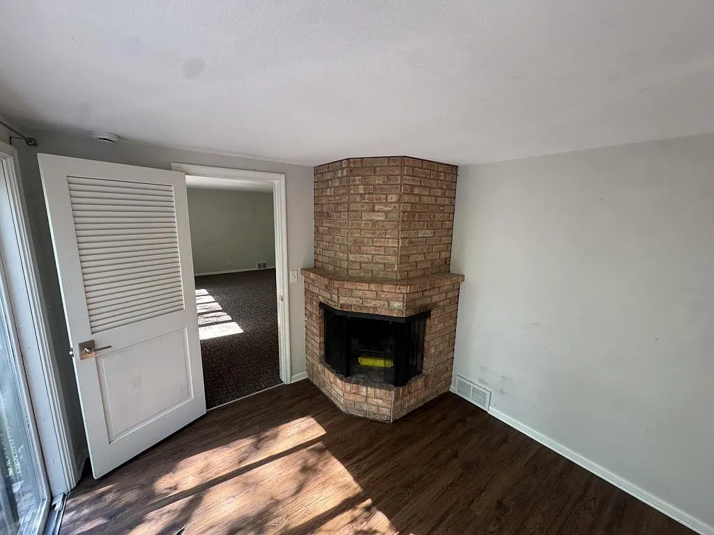 3945 W 44th St — Photo 3