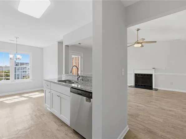 1828 Chantilly Ct, Virginia Beach, VA 23451
