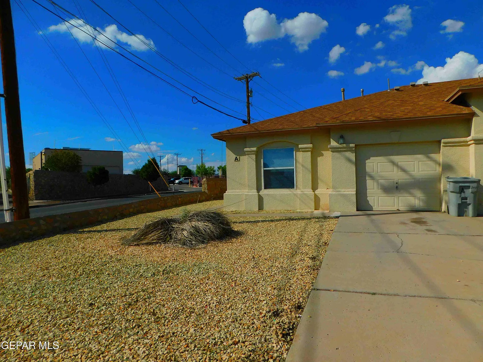 3 bed, 2.0 bath, 1259 sqft, $1,295 — Photo 2