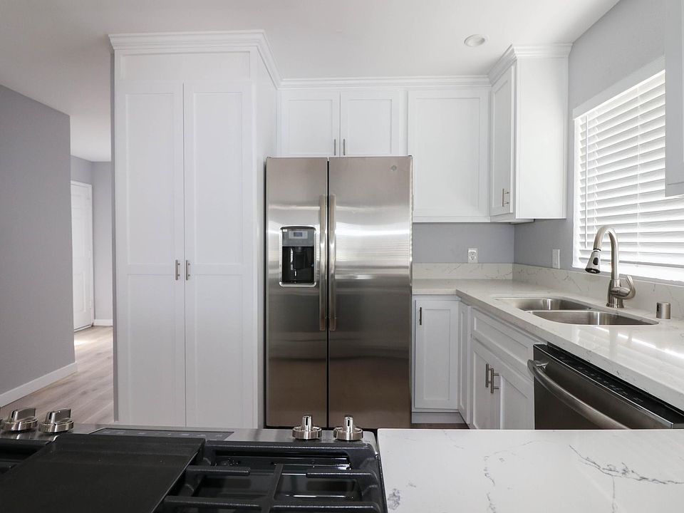1st image of 1075 Gladys Ave APT I
