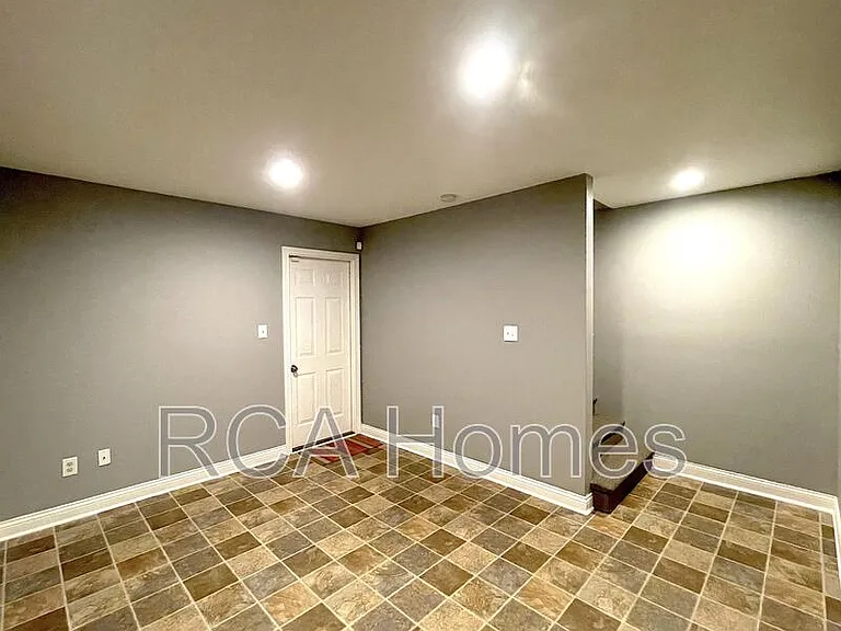 232 E Saint Joseph St #1 — Photo 7