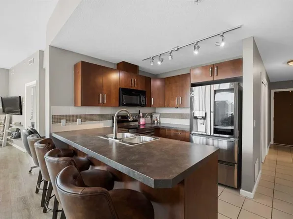 210 S 15th Ave SE #206, Calgary, AB T2G 0B5