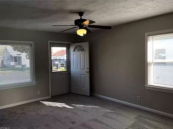 3rd image of 884 Clifford Ave
