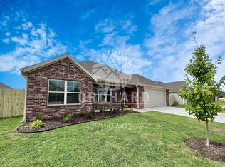 925 Sugar Pine St, Tontitown, AR 72762