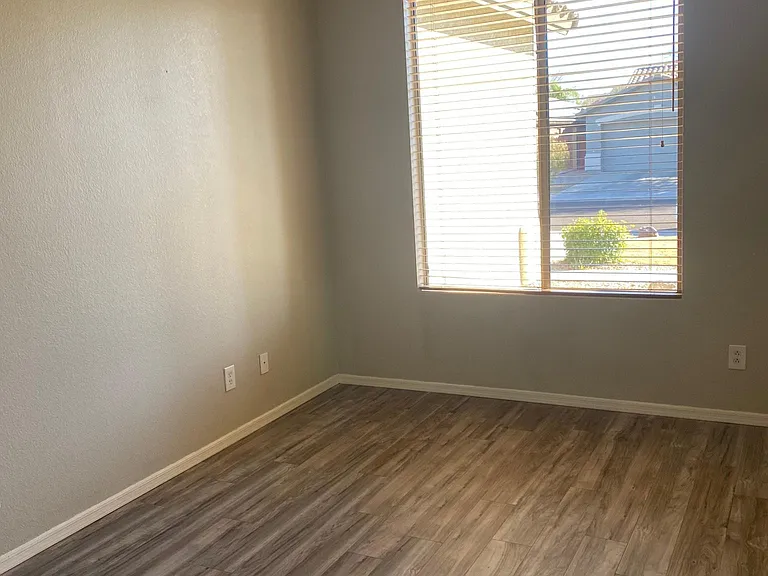 Den / 4th Bedroom