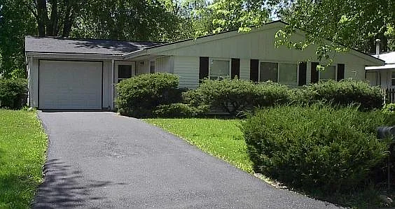 2809 Maplewood Dr photo 1