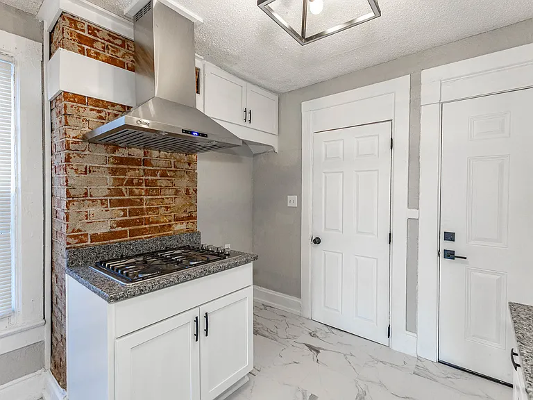 3901 Central St — Photo 9