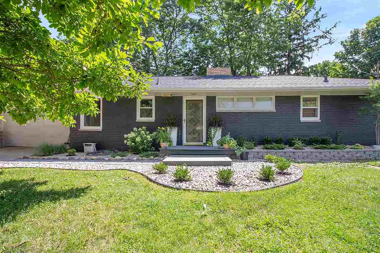 2365 Maple Dr photo 1