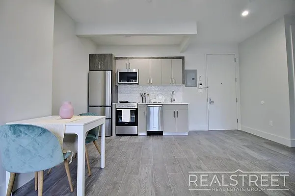 Rented by Real Street Inc | media 9