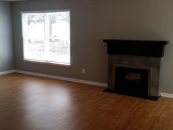 3rd image of 121 E West Victoria Ct