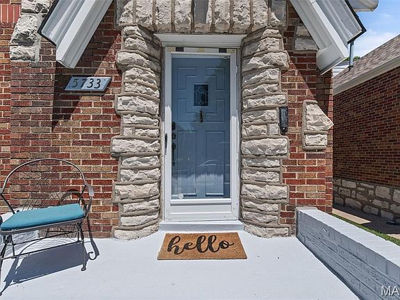 3rd image of 5733 Tholozan Ave