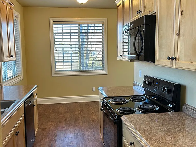 2320 NW Grant Ave #101 — Photo 1