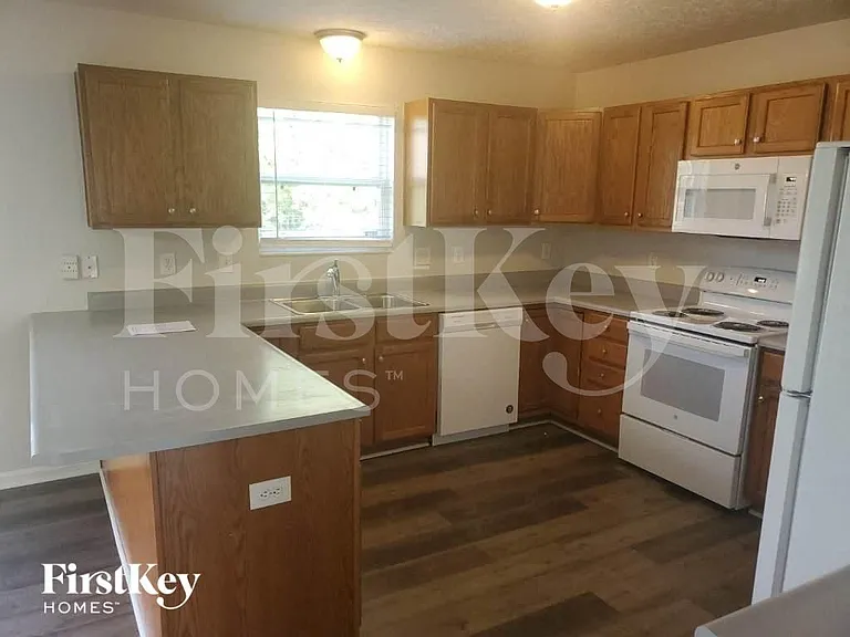 356 Brandon Dr — Photo 5