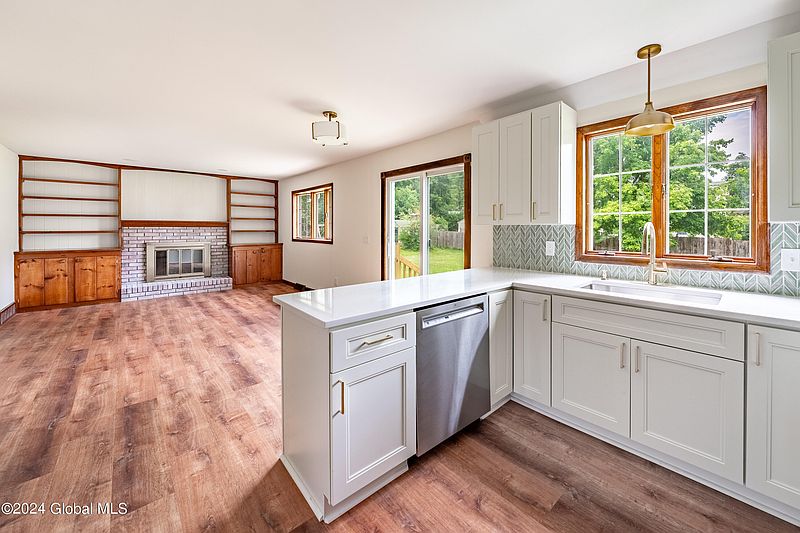 2nd image of 137 Acorn Drive