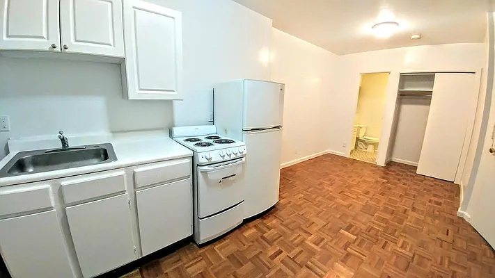 Rented by Lexington Real Estate Group | media 4