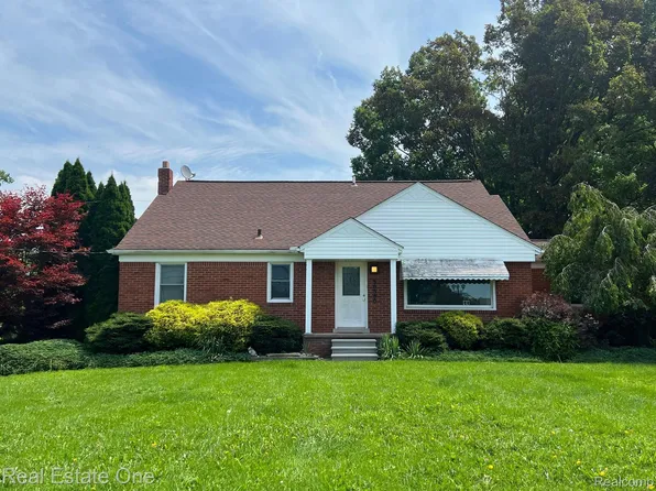 50590 Card Rd, Macomb, MI 48044