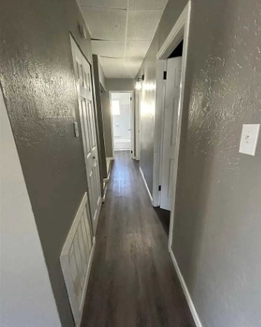 For Lease — Photo 4