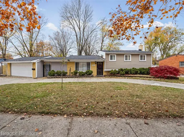 22025 Ontaga St, Farmington, MI 48336