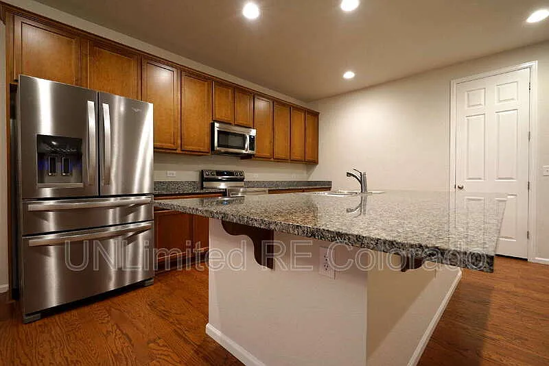 5 bed, 3.5 bath, 3676 sqft, $3,950 — Photo 4