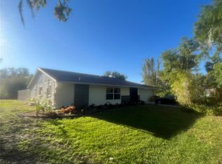 2212 Shadow Lakes Dr, Sarasota, FL 34240