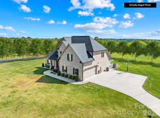 895 Oak Ridge Farms Cir, Newton, NC 28658