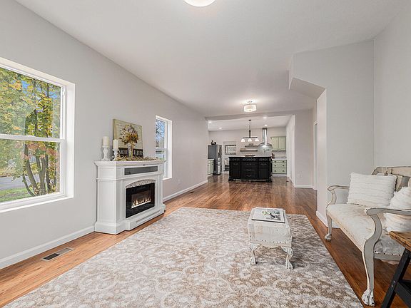 4th image of 203 W Hammond St