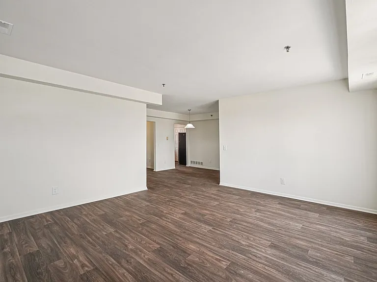 River Place Luxury Apartments — Photo 21
