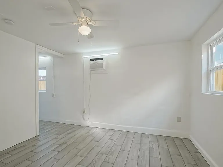 2107 Clouet St — Photo 3
